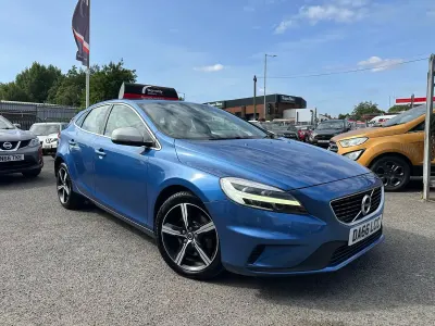 Used Volvo V40 R-Design 122 HP (89 kW) 2016 Blue Hatchback
