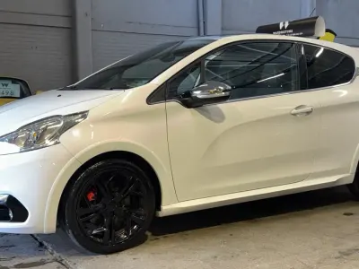 Used Peugeot 208 Prestige 2016 White Hatchback