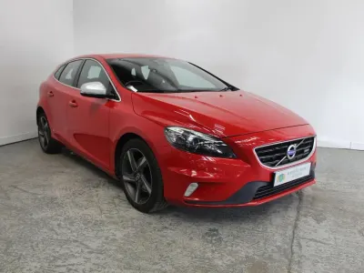 Used Volvo V40 R-Design 115 HP (84 kW) 2014 Red Hatchback