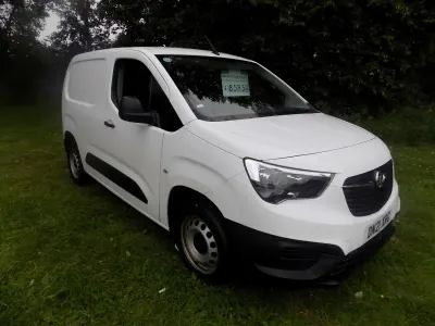 Used Vauxhall Combo 100 HP (73 kW) 2021 White MPV