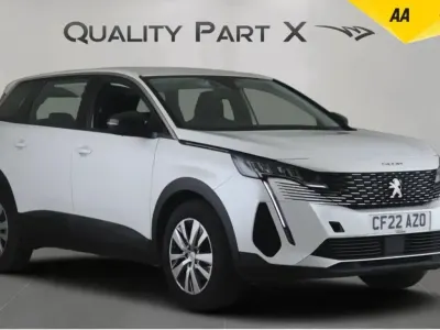 Używany Peugeot 5008 Active Premium 130 KM (95 kW) 2022 Biały Hatchback