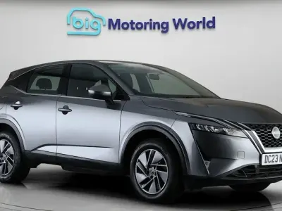 Usado Nissan Qashqai Acenta Premium 140 CV (102 kW) 2023 Gris SUV