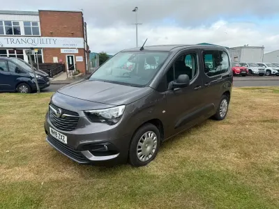 Used Vauxhall Combo Design Edition 130 HP (95 kW) 2019 Grey MPV