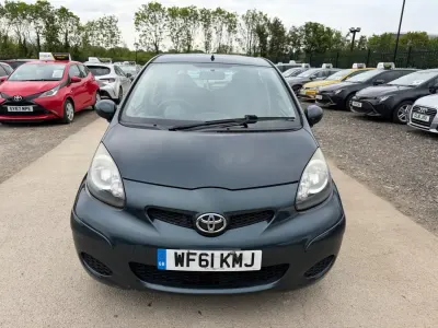 Gebraucht Toyota Aygo 68 PS (50 kW) 2011 Grün Kleinwagen