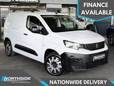 Begagnad Peugeot Partner Premium 2023 Vit Minibuss