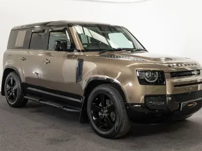 Używany Land Rover Defender First Edition 240 KM (176 kW) 2020 Brązowy SUV