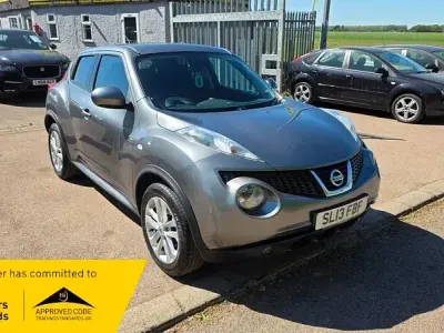 Usado Nissan Juke Acenta Premium 117 HP (86 kW) 2013 Cinzento SUV