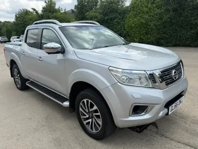 Used Nissan Navara Tekna 190 HP (139 kW) 2016 Silver Pickup