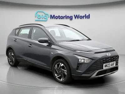 Usado Hyundai Bayon SE 101 HP (74 kW) 2023 Cinzento SUV