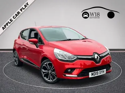 Used Renault Clio Iconic 90 HP (66 kW) 2019 Red Hatchback
