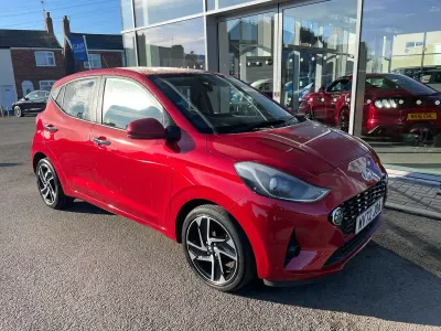 Used Hyundai i10 Premium 84 HP (61 kW) 2023 Red Hatchback