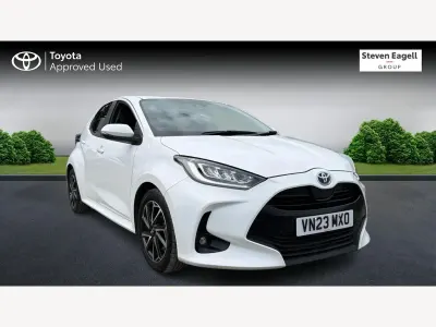 Used Toyota Yaris Hybrid Design 2023 White Hatchback