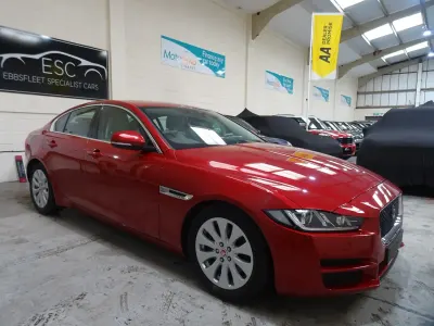 Używany Jaguar XE Portfolio 163 KM (119 kW) 2015 Czerwony Sedan/Limuzyna