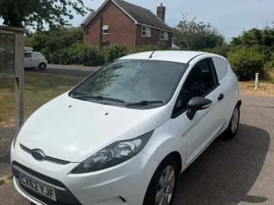 Used Ford Fiesta 70 HP (51 kW) 2012 White Van
