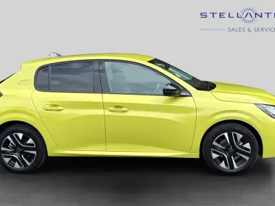 Used Peugeot 208 Allure 99 HP (72 kW) 2024 Yellow Hatchback