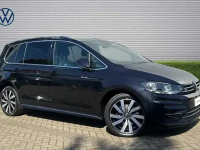 Begagnad VW Touran R-line 150 HK (110 kW) 2022 Svart Minibuss