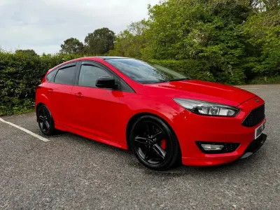 Używany Ford Focus Zetec 2016 Czerwony Hatchback