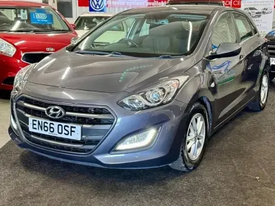 Usado Hyundai i30 SE 110 HP (80 kW) 2016 Cinzento Citadino