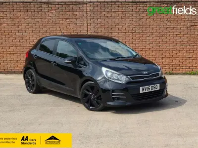 Begagnad Kia Rio 2015 Svart Halvkombi