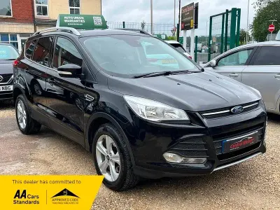 Usado Ford Kuga Zetec 150 CV (110 kW) 2016 Negro SUV