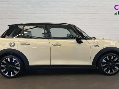 Used Mini Cooper S Comfort 192 HP (141 kW) 2019 White Hatchback