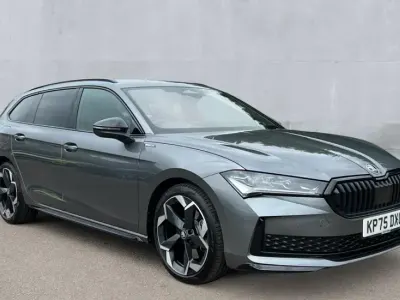 Usado Skoda Superb SportLine 265 HP (194 kW) 2025 Cinzento Carrinha