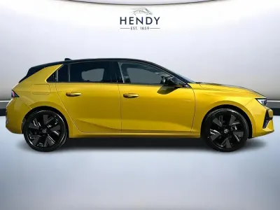 Used Vauxhall Astra 113 kW (154 HP) 2025 Yellow Hatchback