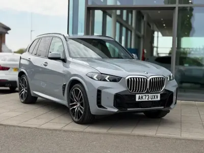 Käytetty BMW X5 M Sport 294 HP (216 kW) 2024 Harmaa Katumaasturi