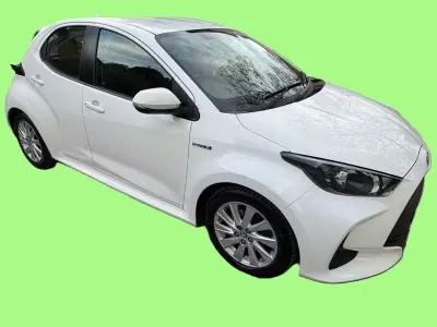 Used Toyota Yaris Hybrid 116 HP (85 kW) 2021 White Hatchback
