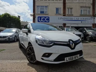 Used Renault Clio Iconic 90 HP (66 kW) 2018 White Hatchback