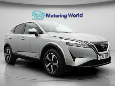 Używany Nissan Qashqai N-Connecta 190 KM (139 kW) 2023 Srebrny SUV