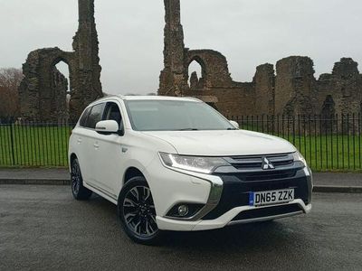 Used Mitsubishi Outlander P-HEV 2015 White Estate