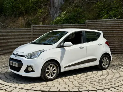 Used Hyundai i10 Premium 83 HP (61 kW) 2016 White Hatchback