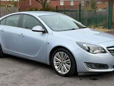 Used Vauxhall Insignia Design Edition 163 HP (119 kW) 2013 Silver Hatchback