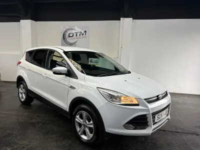 Usado Ford Kuga Zetec 150 CV (110 kW) 2016 Blanco SUV