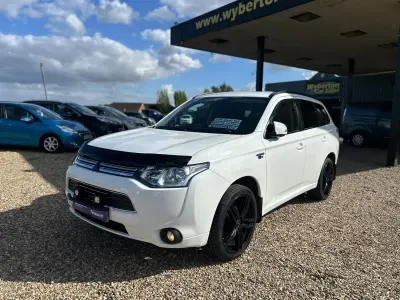 Usado Mitsubishi Outlander P-HEV 2015 Branco Carrinha