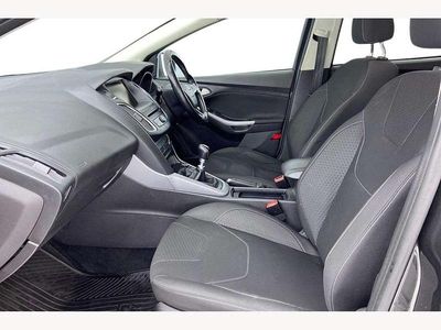 Used Ford Focus Zetec 120 HP (88 kW) 2016 Grey Estate