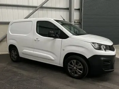 Used Peugeot Partner Premium 100 HP (73 kW) 2023 White MPV