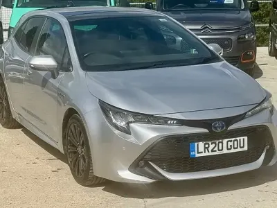 Used Toyota Corolla Design 122 HP (89 kW) 2020 Silver Hatchback