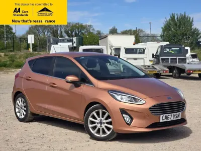 Begagnad Ford Fiesta Titanium 100 HK (73 kW) 2017 Brun Halvkombi