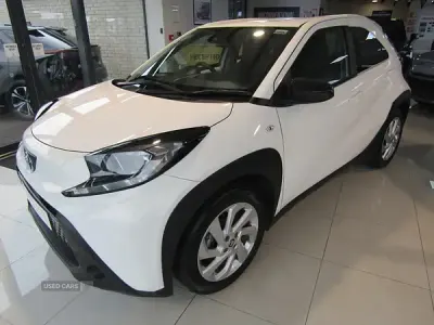 Used Toyota Aygo X PURE 72 HP (52 kW) 2023 White SUV