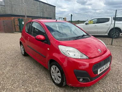 Used Peugeot 107 Active 68 HP (50 kW) 2014 Red Hatchback