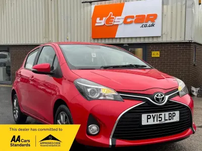 Używany Toyota Yaris 99 KM (72 kW) 2015 Czerwony Hatchback