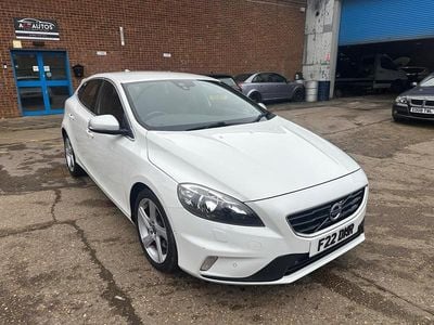 Used Volvo V40 R-Design 152 HP (111 kW) 2015 White Hatchback