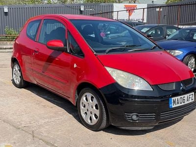 Begagnad Mitsubishi Colt 95 HK (69 kW) 2006 Röd Halvkombi