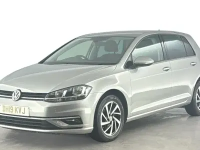 Usado VW Golf VII Match 116 HP (85 kW) 2019 Prateado Citadino