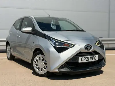 Used Toyota Aygo X-play 72 HP (52 kW) 2021 Silver Hatchback