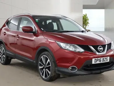 Used Nissan Qashqai Tekna 163 HP (119 kW) 2016 Red SUV