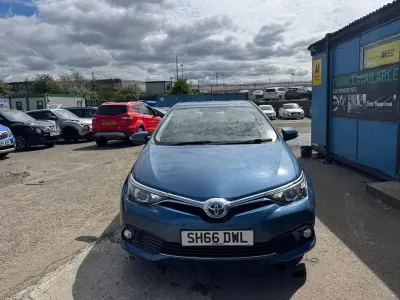 Used Toyota Auris Hybrid