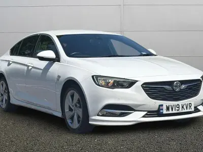 Begagnad Vauxhall Insignia Sport 165 HK (121 kW) 2019 Vit Halvkombi